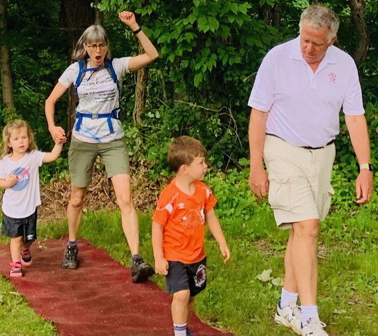 Sarah Heppenstall & family finishing the 2021 Friends & Family Challenge